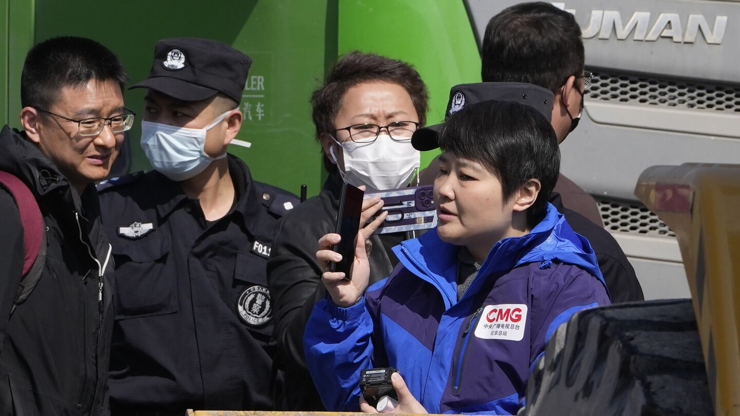 Featured image for Chinese Officials Apologize for Media Harassment Following Deadly Restaurant Blast