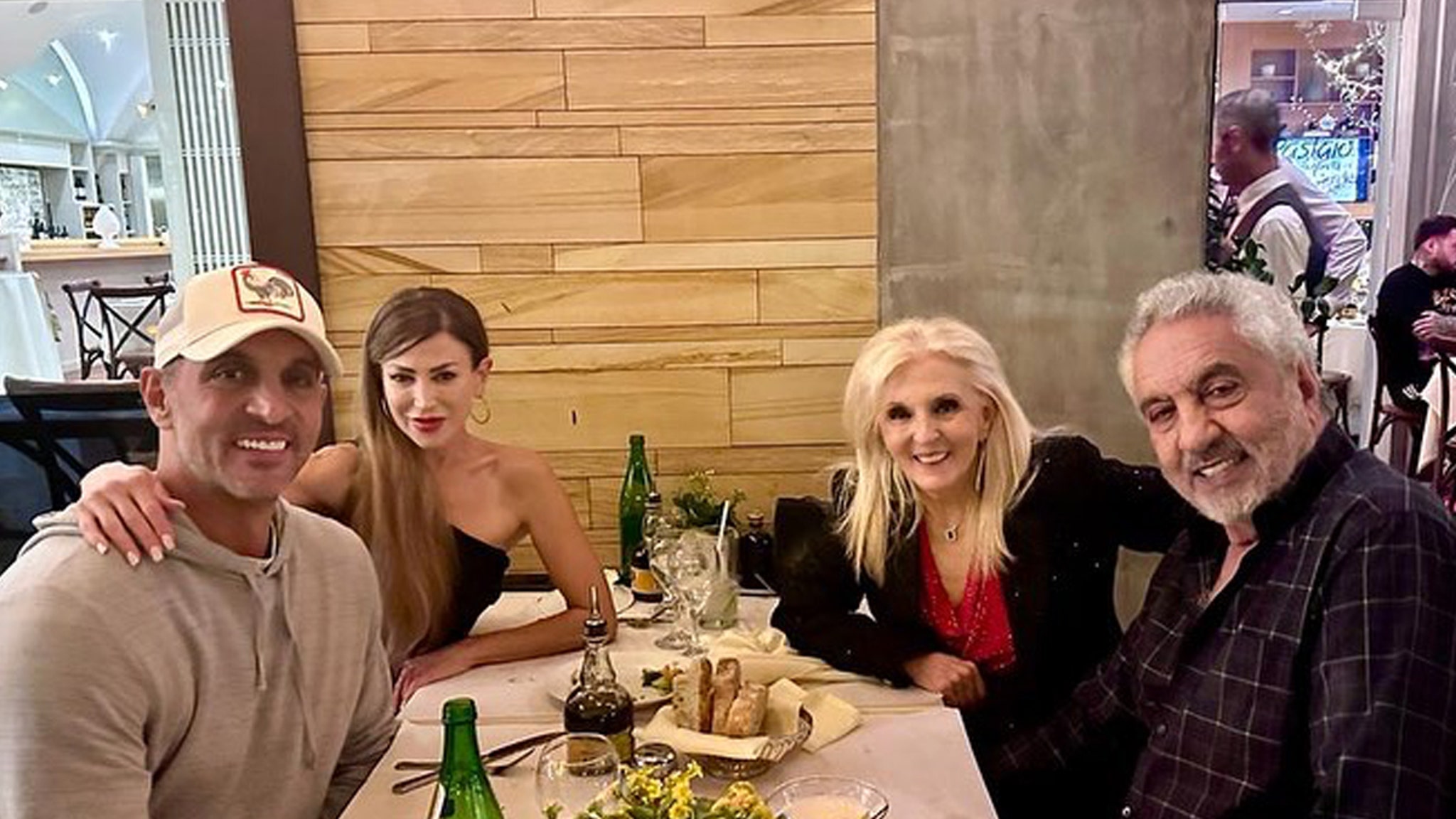 "Mauricio Umansky's Dinner Date with Actress Leslie Bega Fuels Dating Rumors"