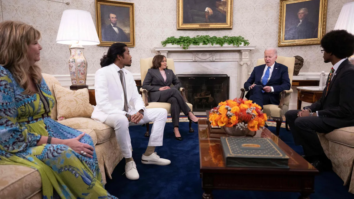 Featured image for Biden Meets with Tennessee Representatives to Discuss Gun Control and School Shooting Manifesto