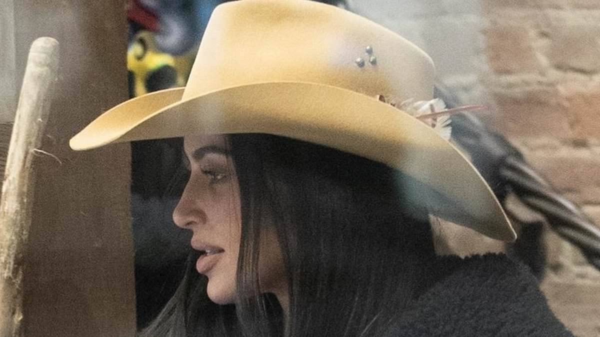 Featured image for "Kim Kardashian Faces Criticism Over Tanning Bed Use Amid Viral Video Controversy"