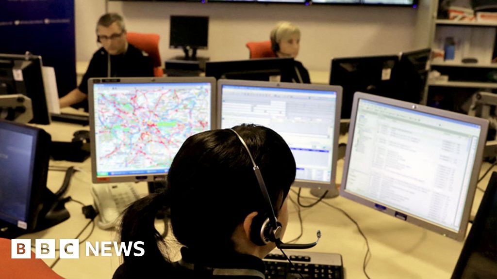 Android users cautioned about 999 call function by police.