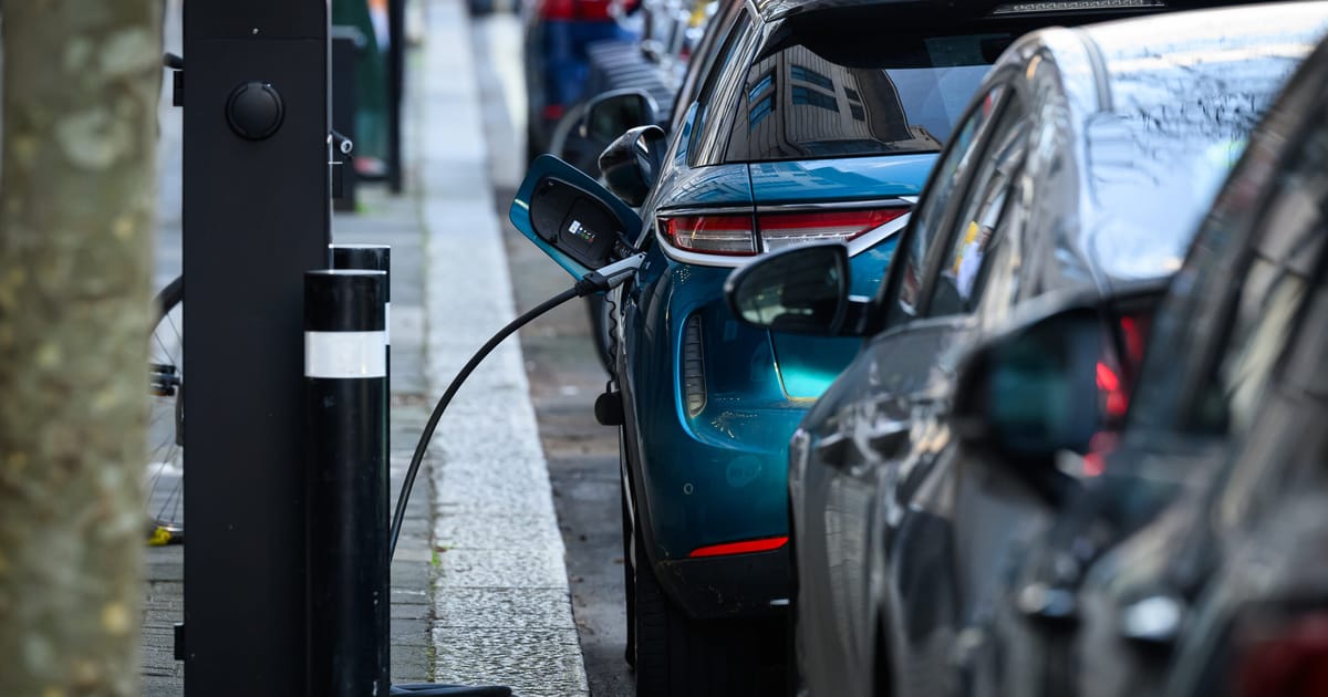 Featured image for UK Eases Green Targets Amid Economic Strain and Auto Industry Crisis