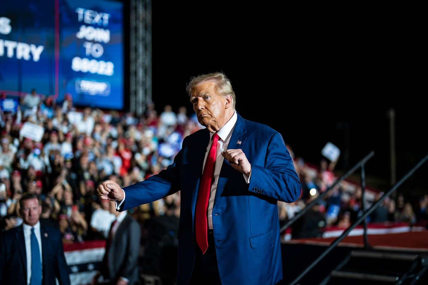 Trump's Overwhelming Lead in Iowa Polls Remains Unchallenged by GOP Rivals