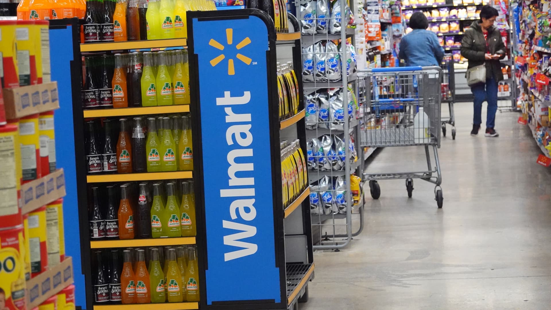 Walmart's Value Focus Drives Record High Shares and Investor Gains