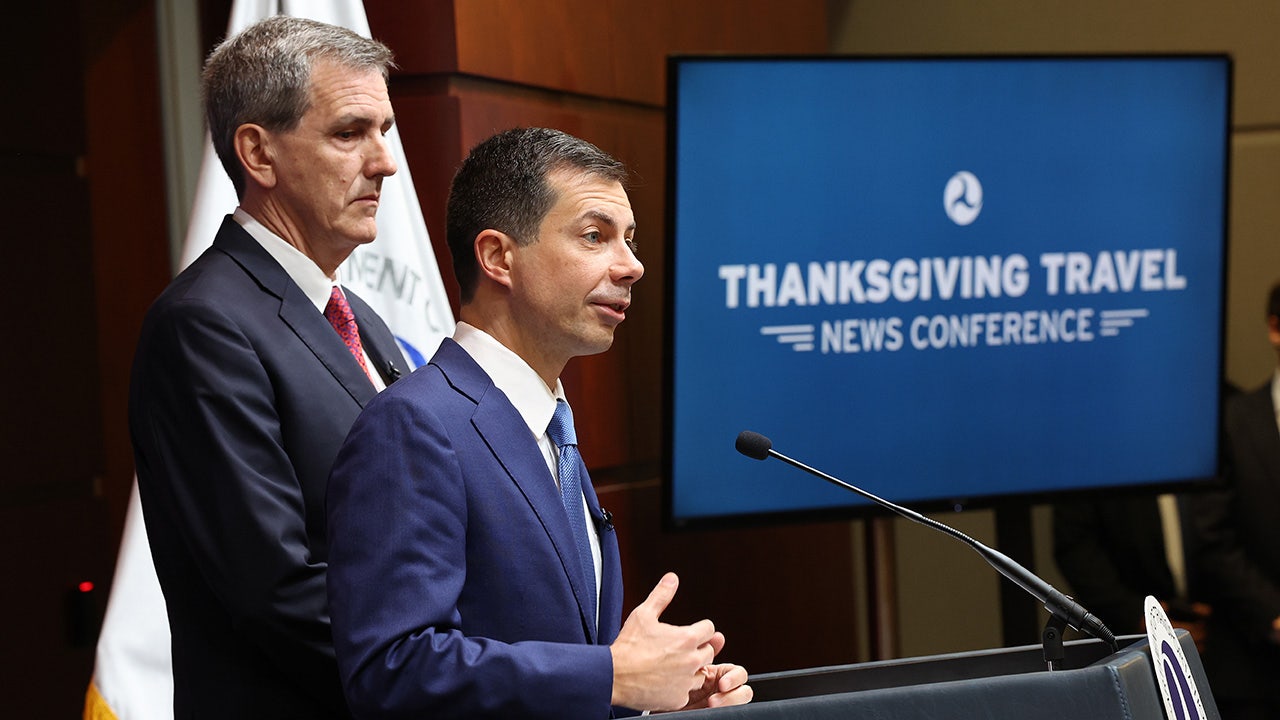 Buttigieg's Thanksgiving Message to 'Extremist Republicans' Amid Busiest Travel Days in US History