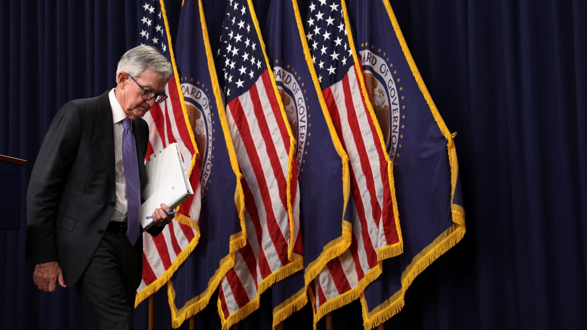 Featured image for Powell Dodges Question on Fed Board Future