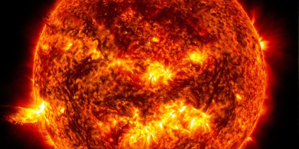 Featured image for Solar Mystery: Scientists Stumped as Sun's Fragmentation Defies Explanation