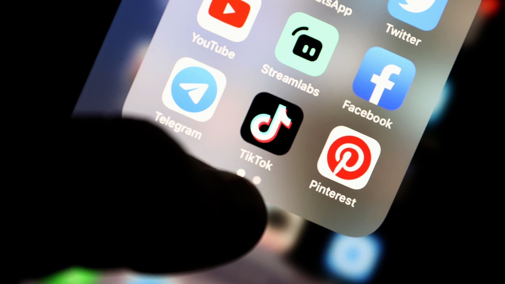 "Pinterest Stock Plunges on Disappointing Q4 Revenue and Forecast"