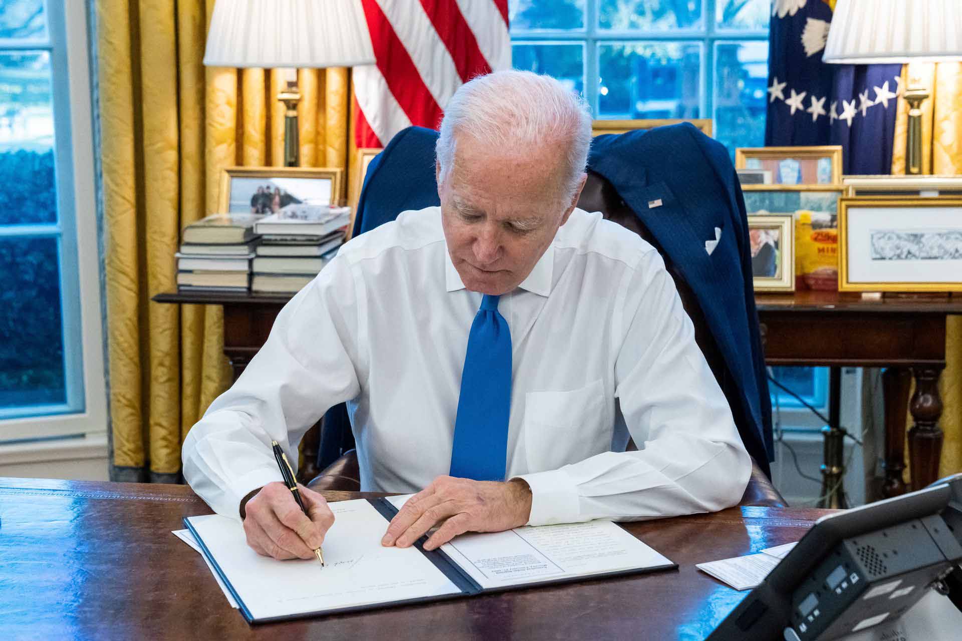 "Biden Administration to Provide Billions in Subsidies for Advanced Chip Manufacturing"