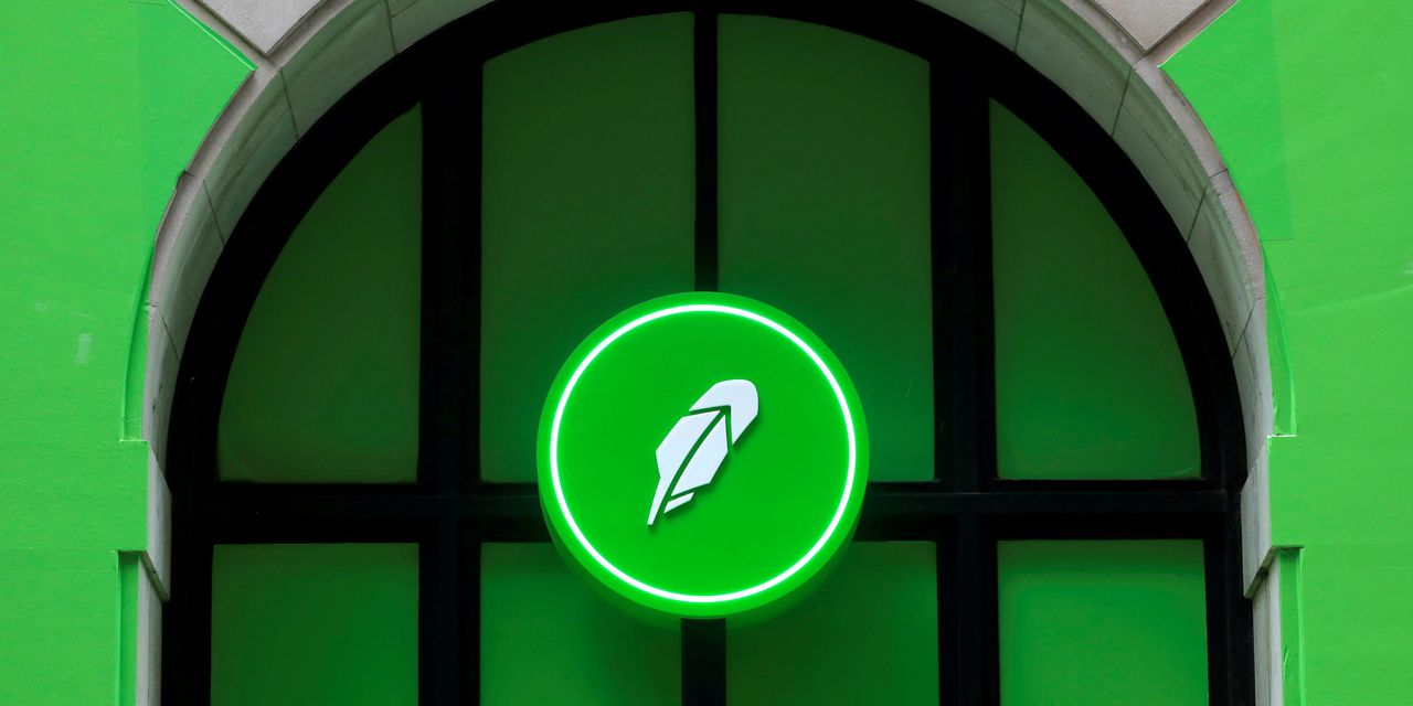 Featured image for Robinhood to Offer 24/5 Trading for Stocks and ETFs.