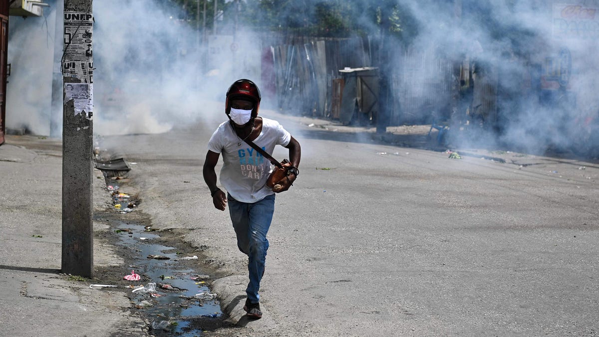 Featured image for "U.S. Embassy Urges Immediate Departure of Americans from Haiti"