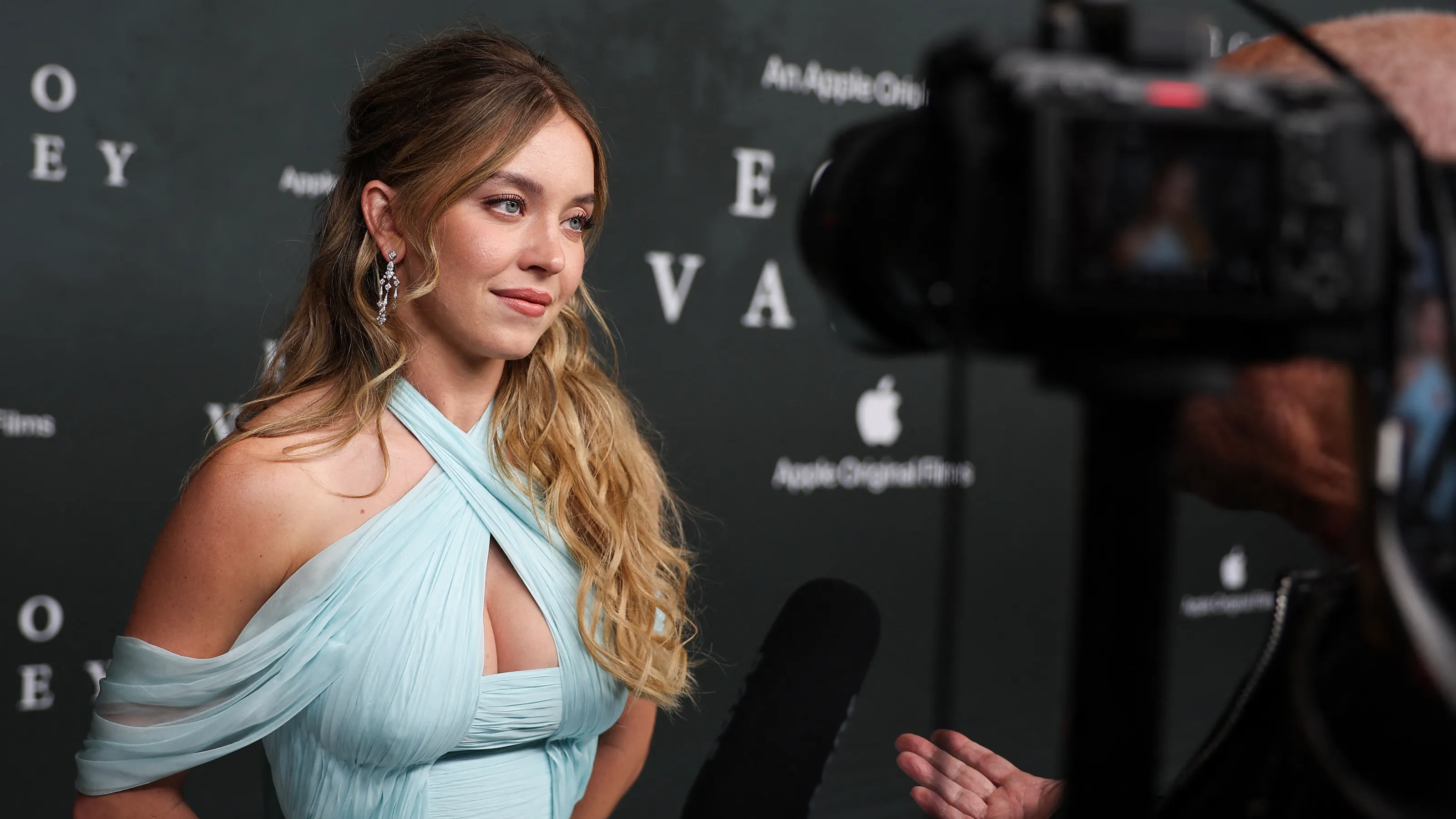 Featured image for Sydney Sweeney's Ad Sparks Cultural Debate and Market Rally