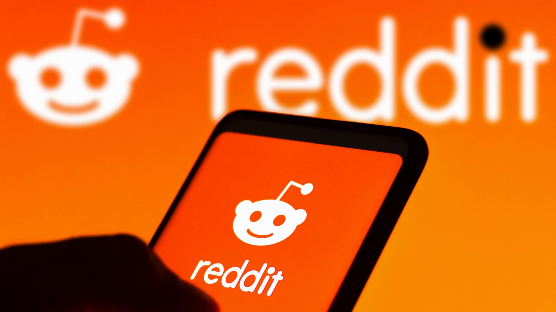 Featured image for The Turmoil at Reddit: Moderator Protests and CEO Backlash.