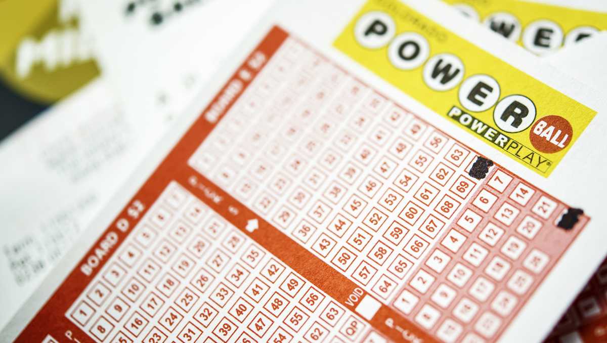 "Record-breaking $785M Powerball Jackpot Draws Worldwide Attention"
