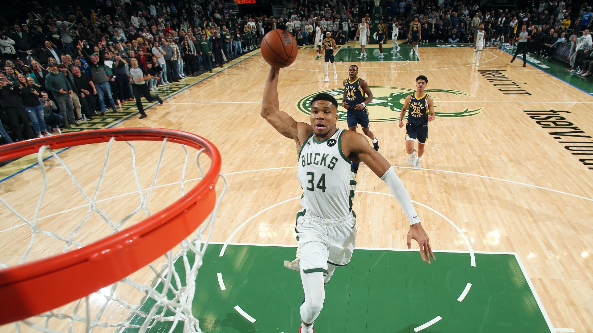 Featured image for "Giannis Antetokounmpo's 64-point masterpiece sparks tension-filled victory and changes dynamics for the Bucks"
