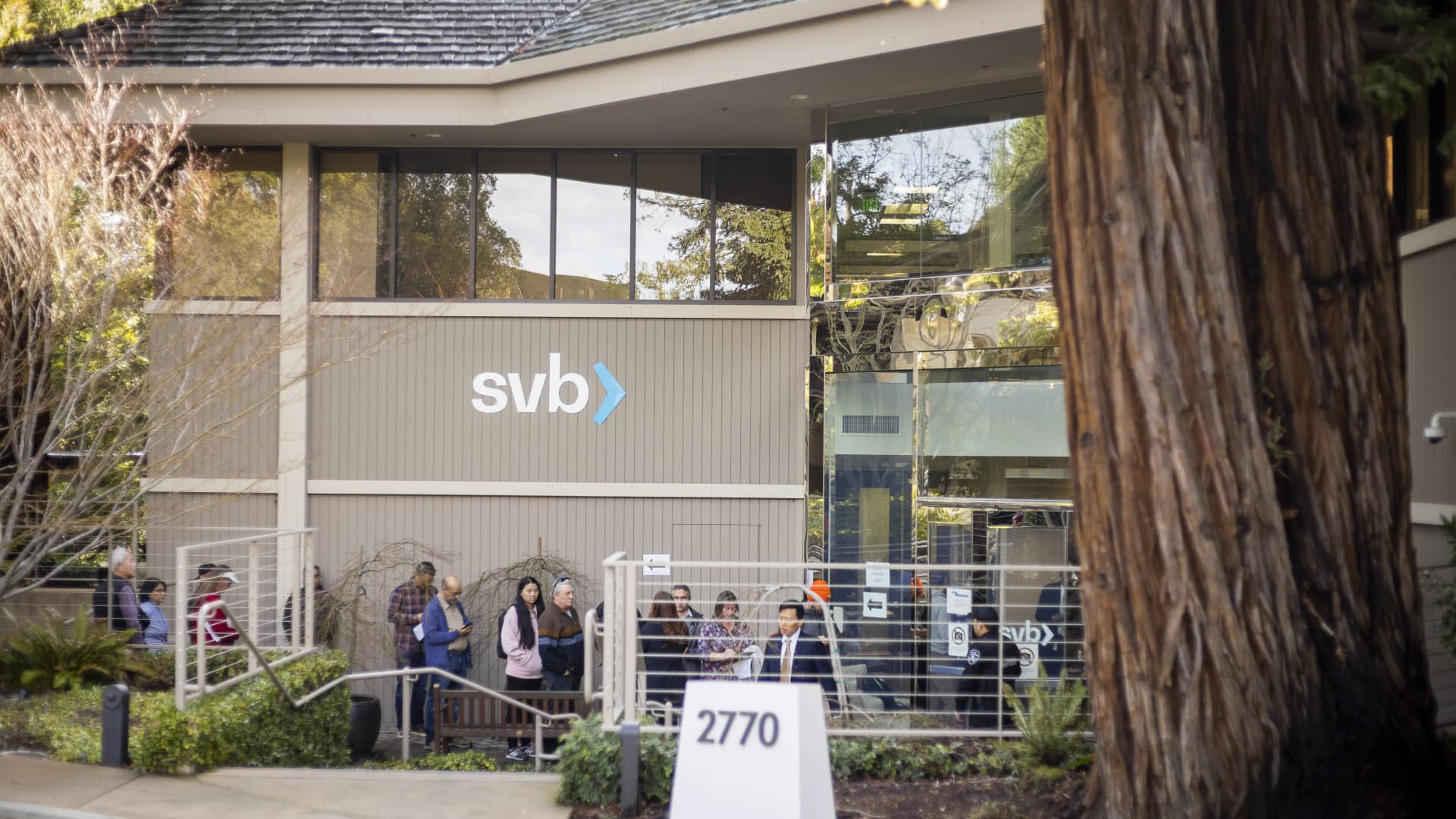 "Banking System Soundness and Consumer Protection Plans in the Spotlight"