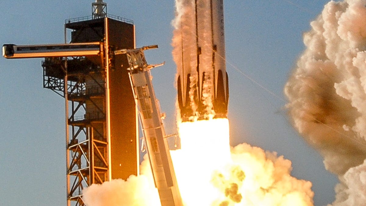 Featured image for SpaceX Falcon Heavy Launch Delay Impacts Space Station Schedule