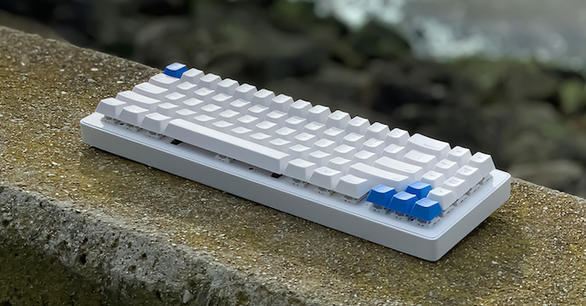 Featured image for The WhiteFox Eclipse: A Wireless, Hot-Swappable Classic Keyboard