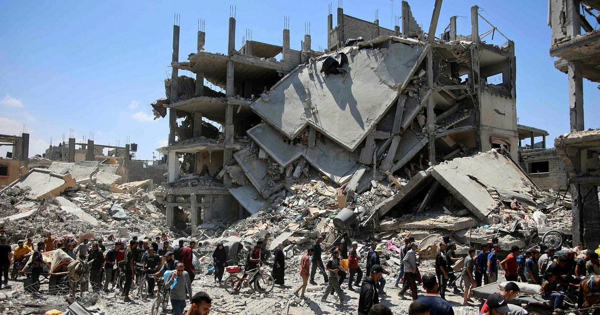 "Escalating Conflict: IDF and Hezbollah Exchange Strikes in Southern Lebanon"