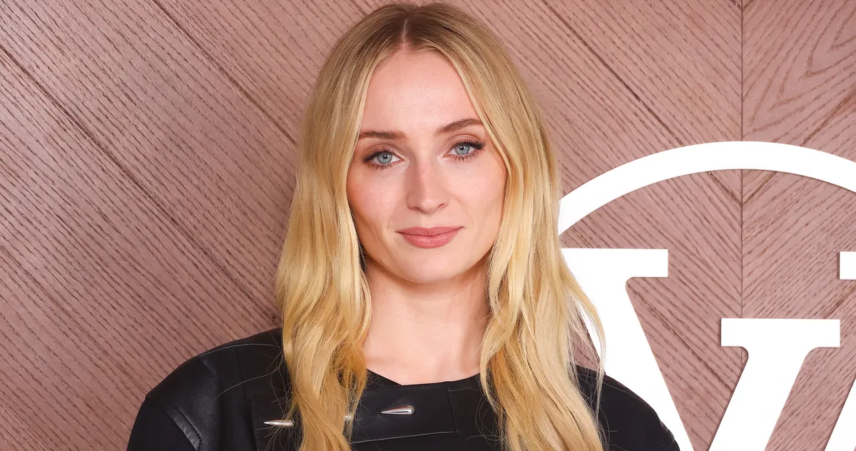 Featured image for Sophie Turner and Chris Martin Confirm Romance After High-Profile Breakups