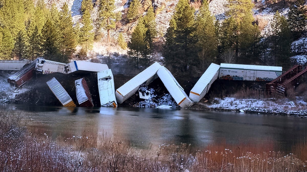 Wisconsin Train Derailment Sends Cars Plunging into River