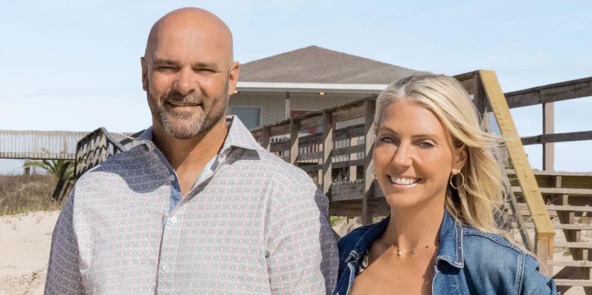 Featured image for Get Sarah Baeumler's Stunning Poolside Look from 'Renovation Island'