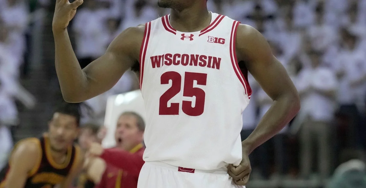Badgers Rally From 18-Point Hole to Edge Minnesota 67-63