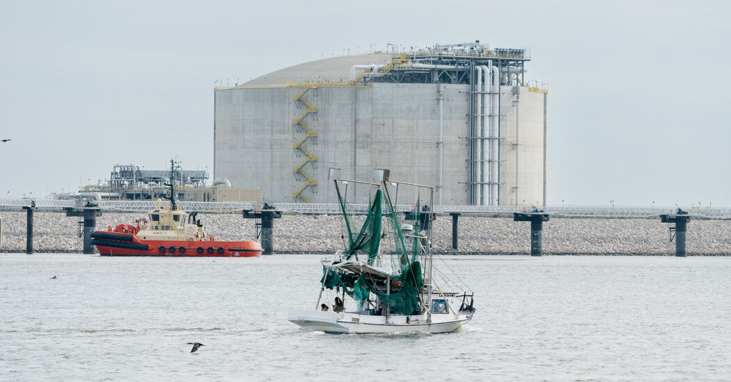Featured image for "Biden Administration Halts Approvals for LNG Export Terminals"