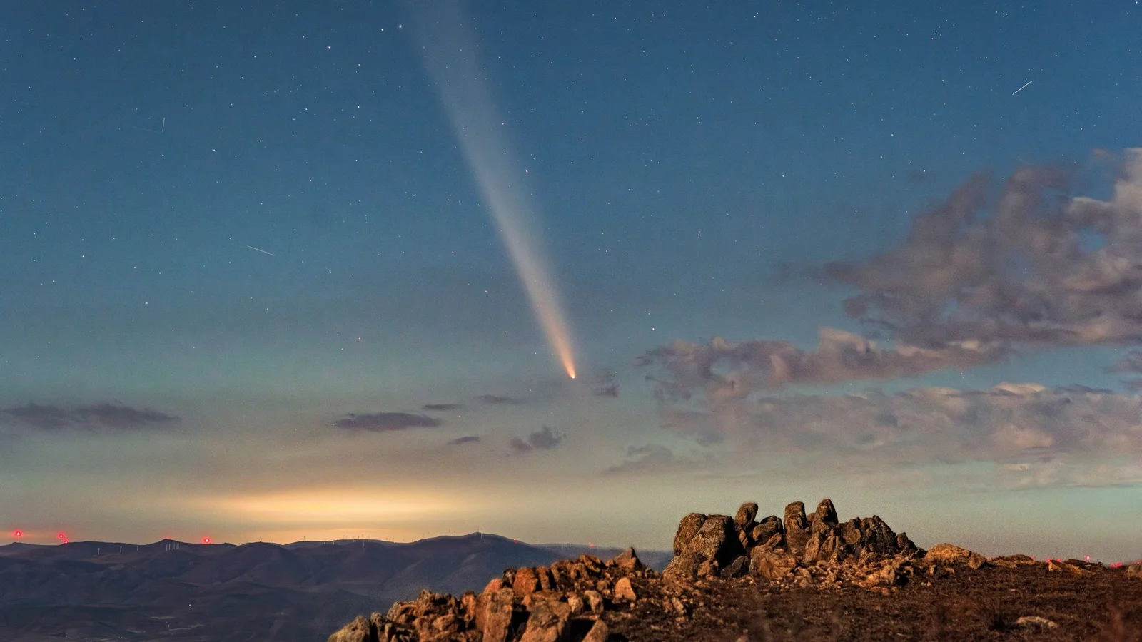 Pink Moon and Comets: April 2026 Turns Night Sky into a Photographer's Playground