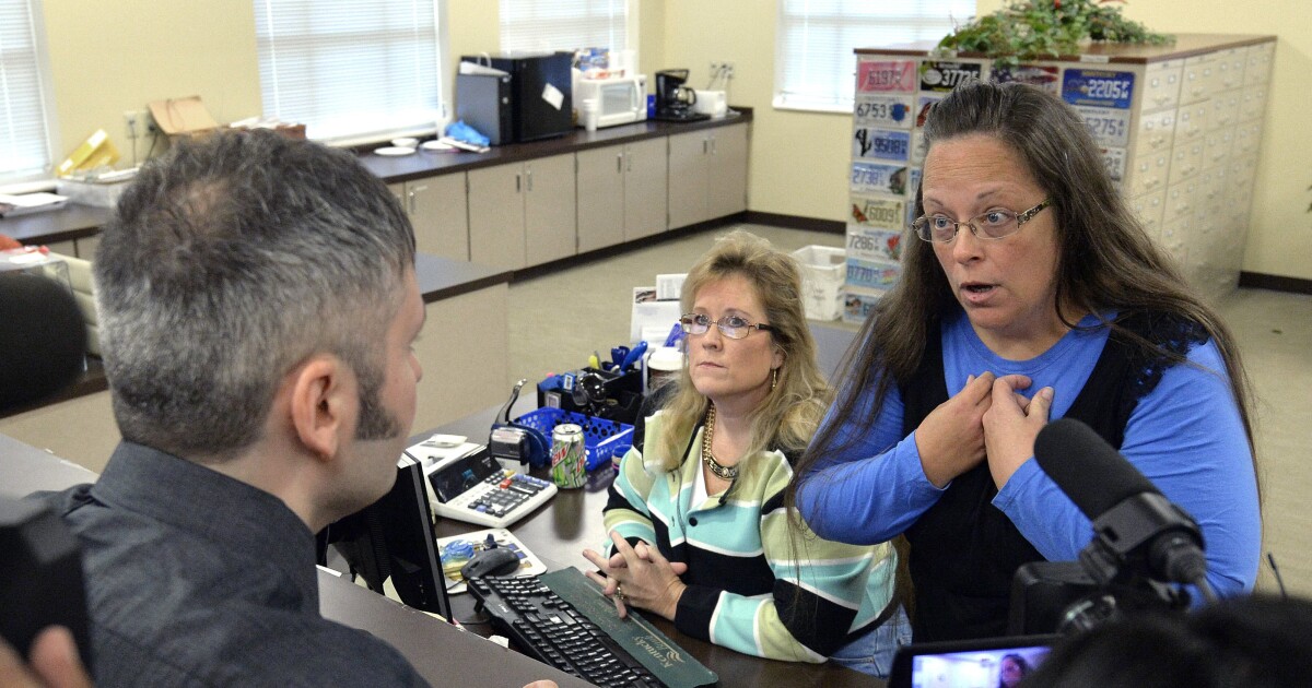 Featured image for "Kim Davis Ordered to Pay Over $250K for Gay Marriage License Case Fees"