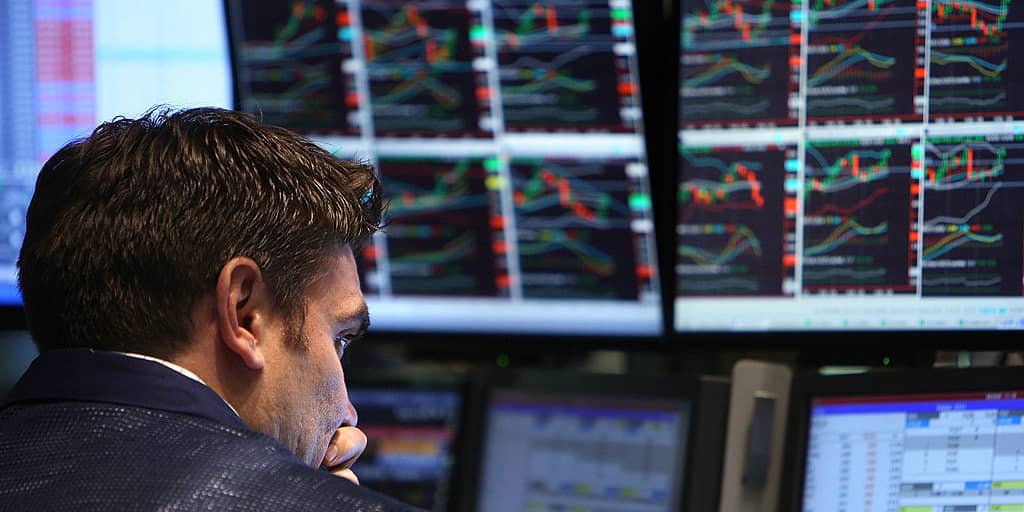 Tech Earnings Drive Nasdaq Higher, Dow Jones Falls Behind