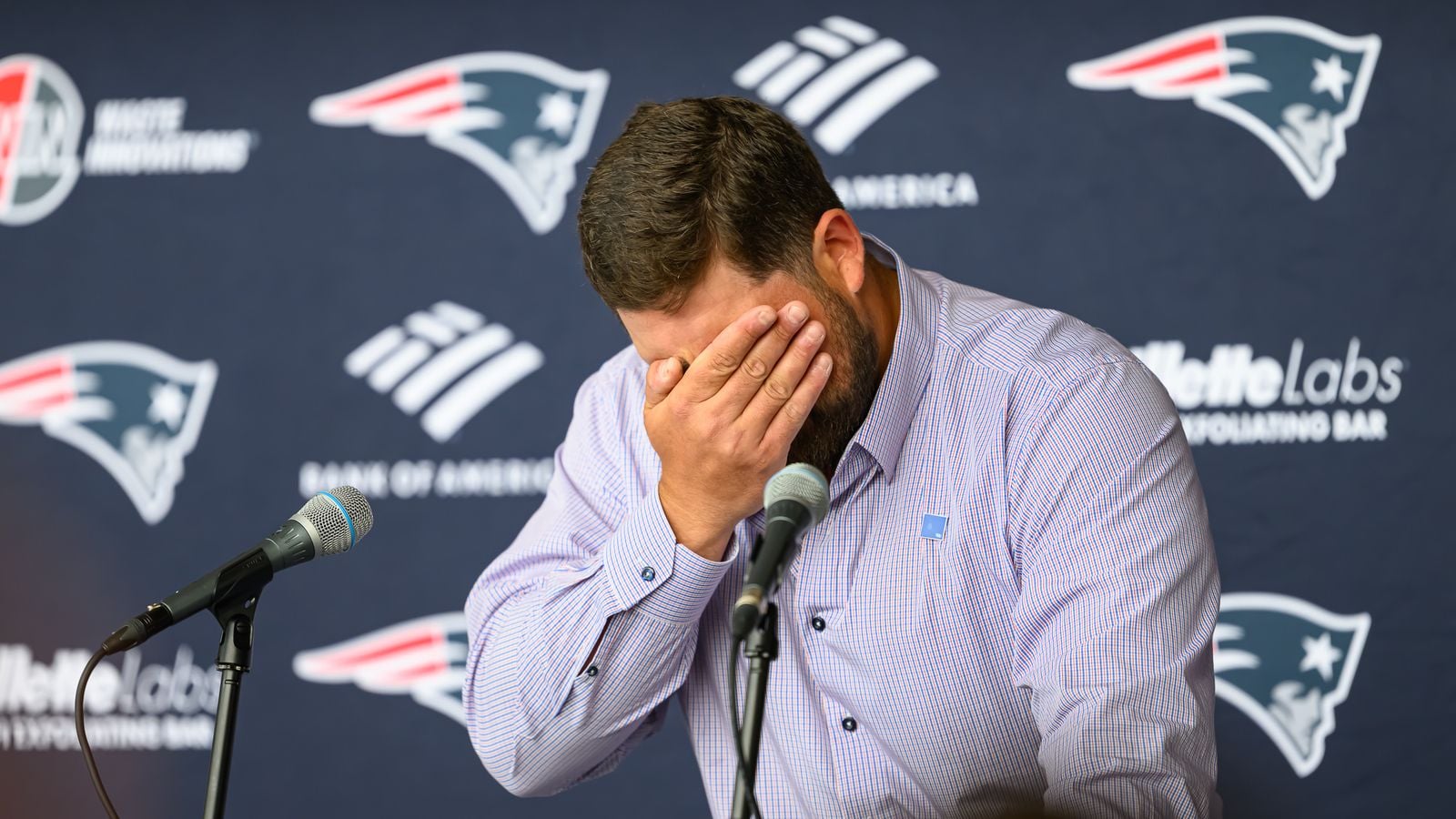 Featured image for Emotional Farewell as Patriots' David Andrews Retires