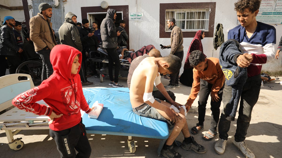 "Deadly Chaos: Gaza Humanitarian Aid Delivery Turns Devastating"