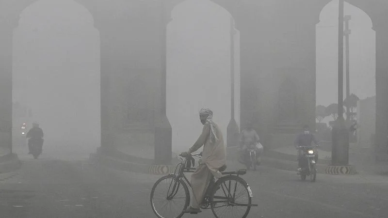 Pakistan's Smog Crisis: Record Pollution Shuts Down Cities