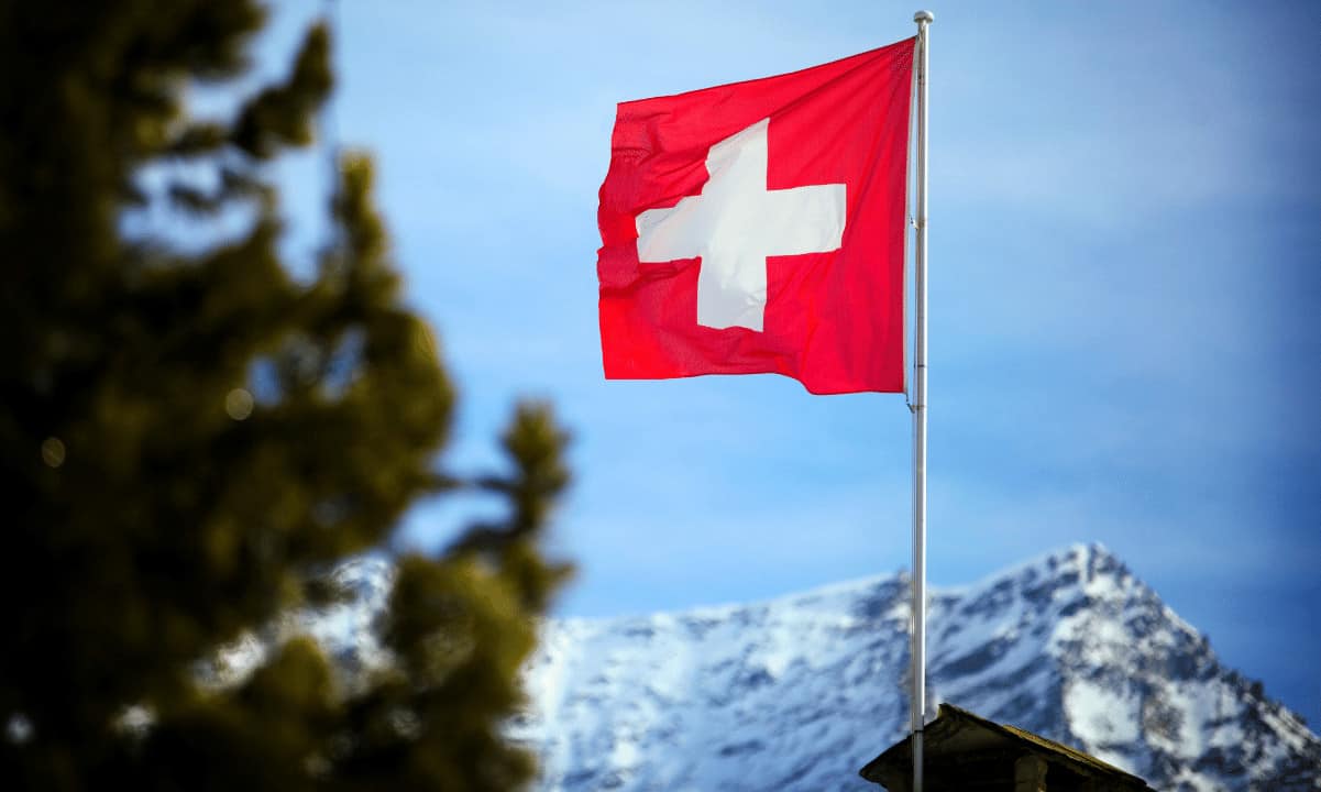 Featured image for Swiss Banks Attract Crypto Firms Amid Industry Turmoil