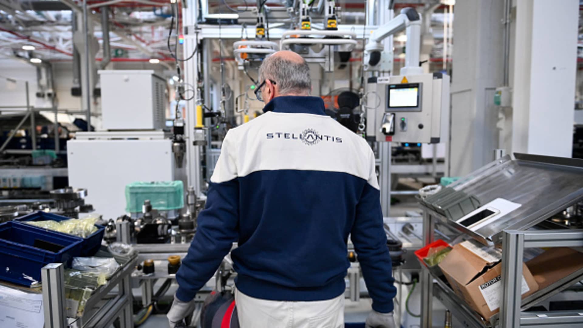 Featured image for Stellantis and CATL to Invest $4.3B in Spanish EV Battery Plant
