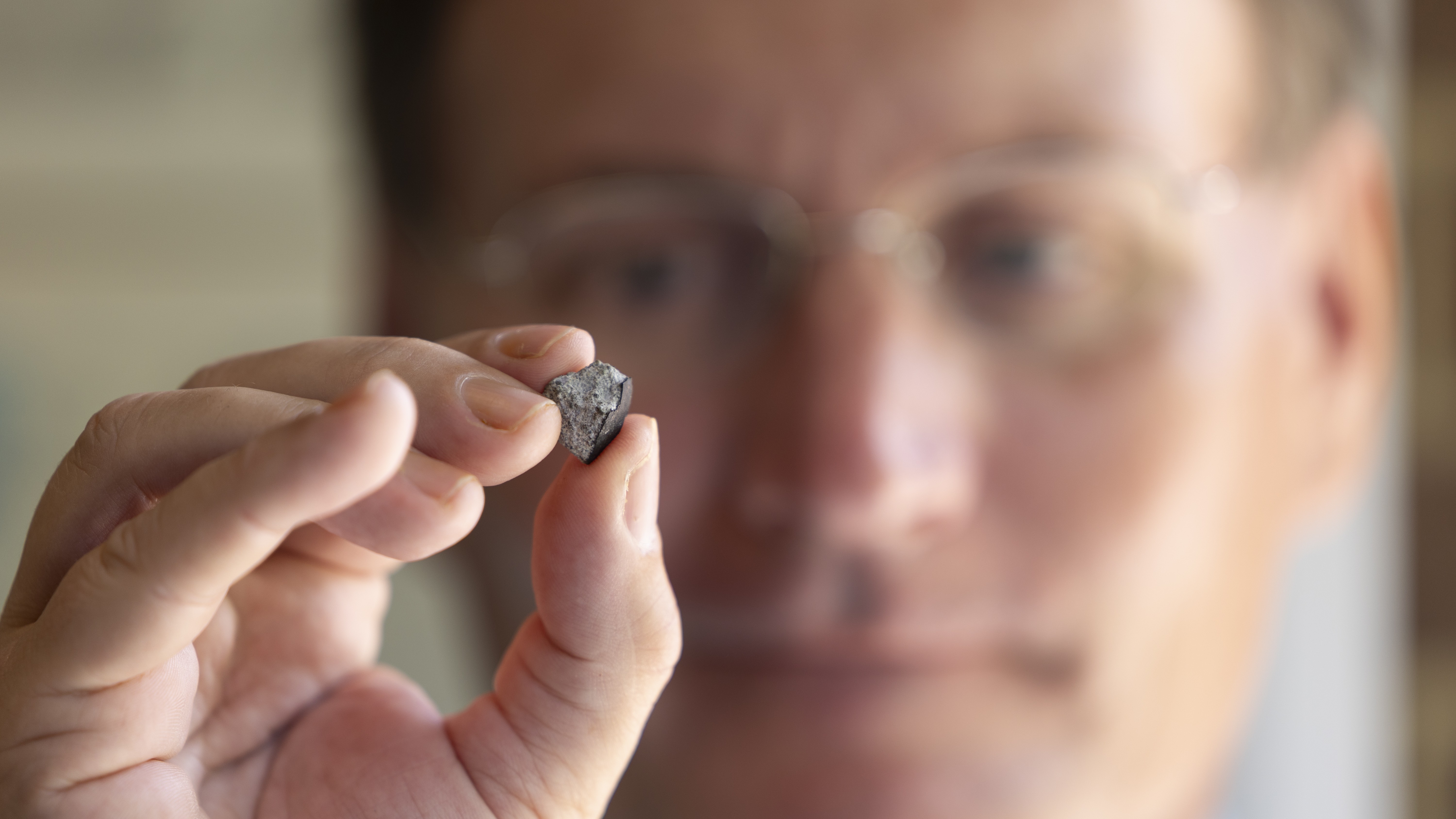 Featured image for Ancient 4.56 Billion-Year-Old Meteorite Crashes Through Georgia Roof