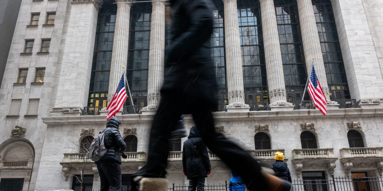 Featured image for "Greenlight Capital Founder David Einhorn: Passive Investing Fundamentally Breaks Markets"