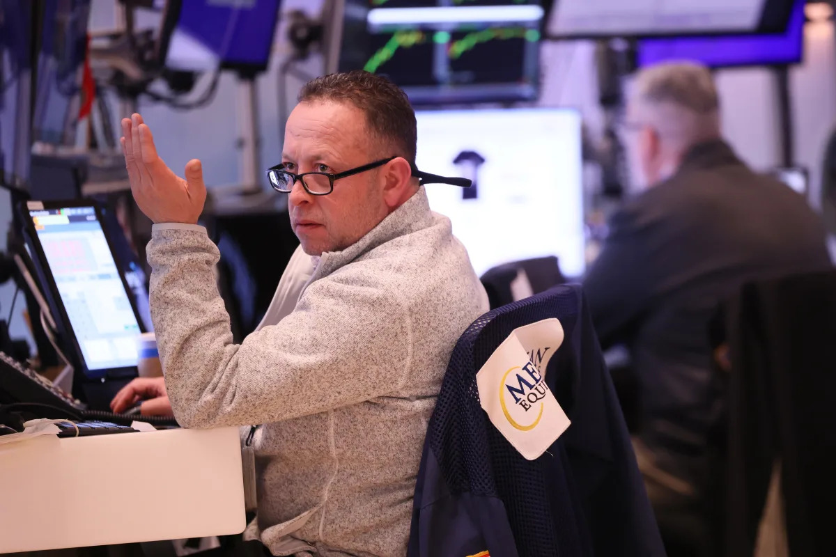 "Tech Stocks Drag S&P 500 Lower, Materials Sector Hits New High"