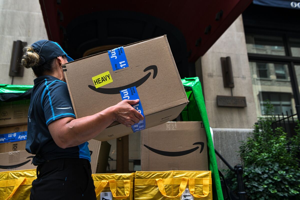 Featured image for Amazon Prime Day Sales Drop 41% in First Day but Still Show Strong Online Performance