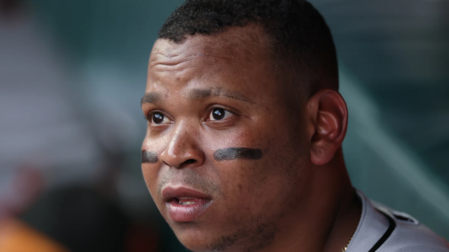 Featured image for Rafael Devers Debuts at First Base with Success for Giants
