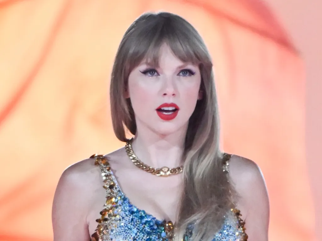 Featured image for Taylor Swift Responds to Fan Reactions and Shares Inspiration for 'Life of a Showgirl'