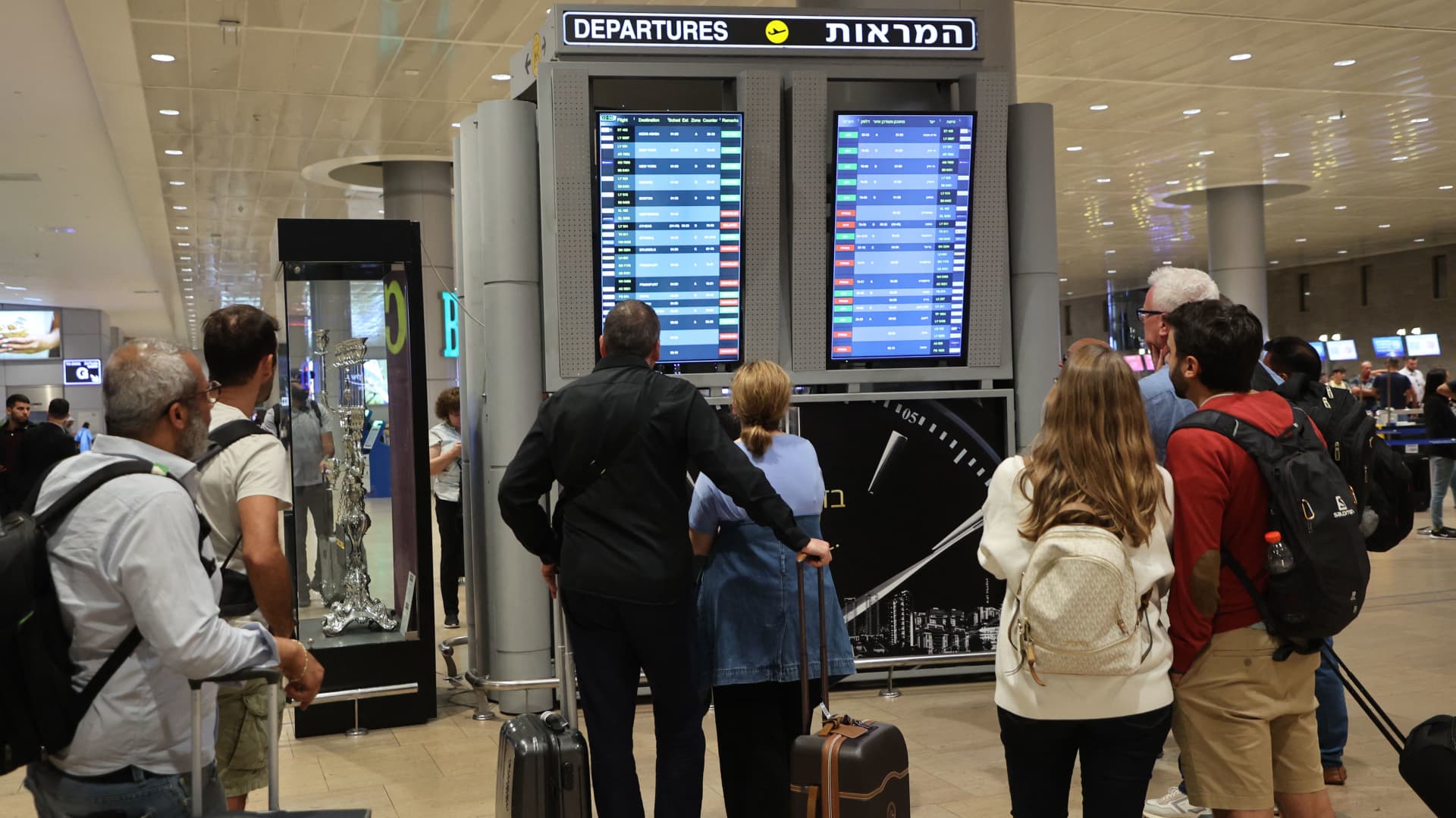 Airlines Suspend Israel Flights Amid Hamas Attacks