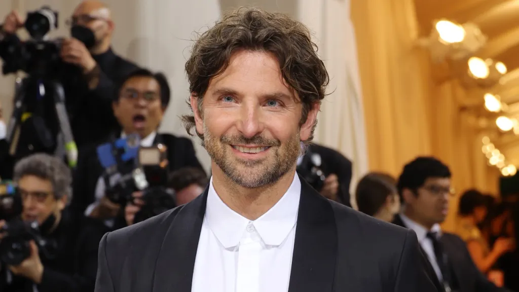 "Bradley Cooper and Carey Mulligan Shine in Netflix's 'Maestro' Trailer"