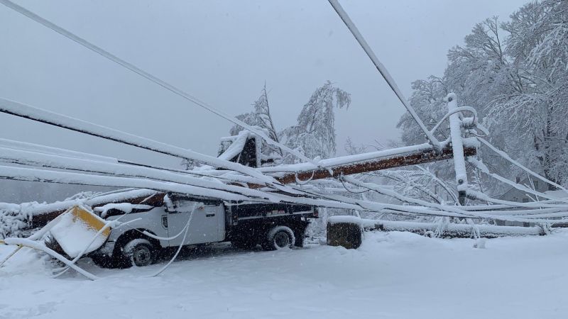 Featured image for "Northeast Nor'easter Causes Widespread Power Outages and Travel Disruptions"