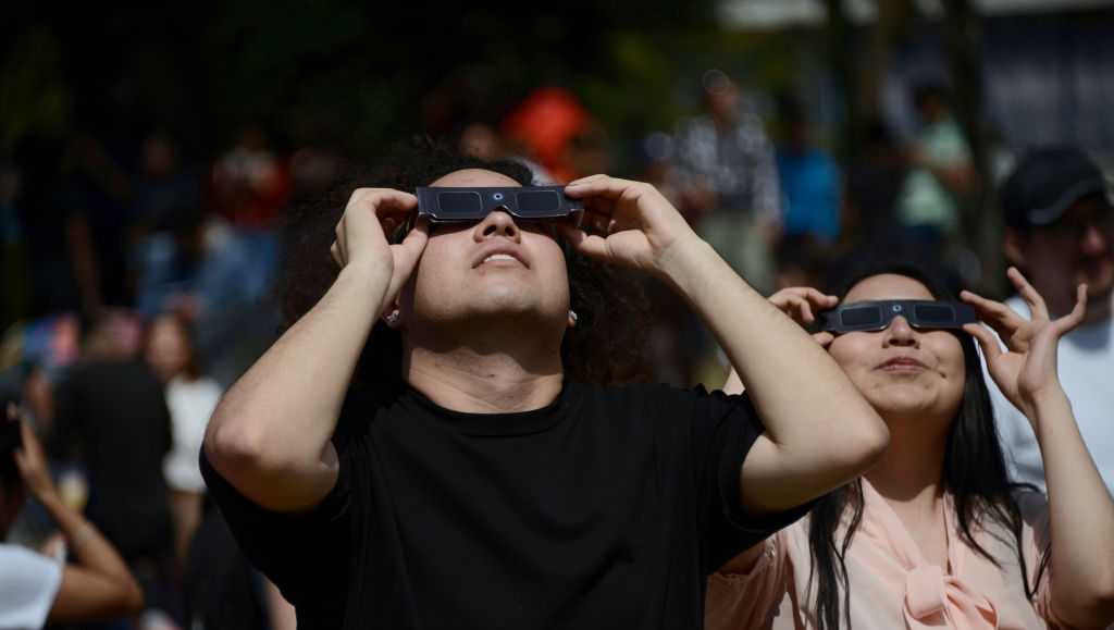 Featured image for "April 2024's Total Solar Eclipse: Viewing Tips and Must-See Astronomical Events"