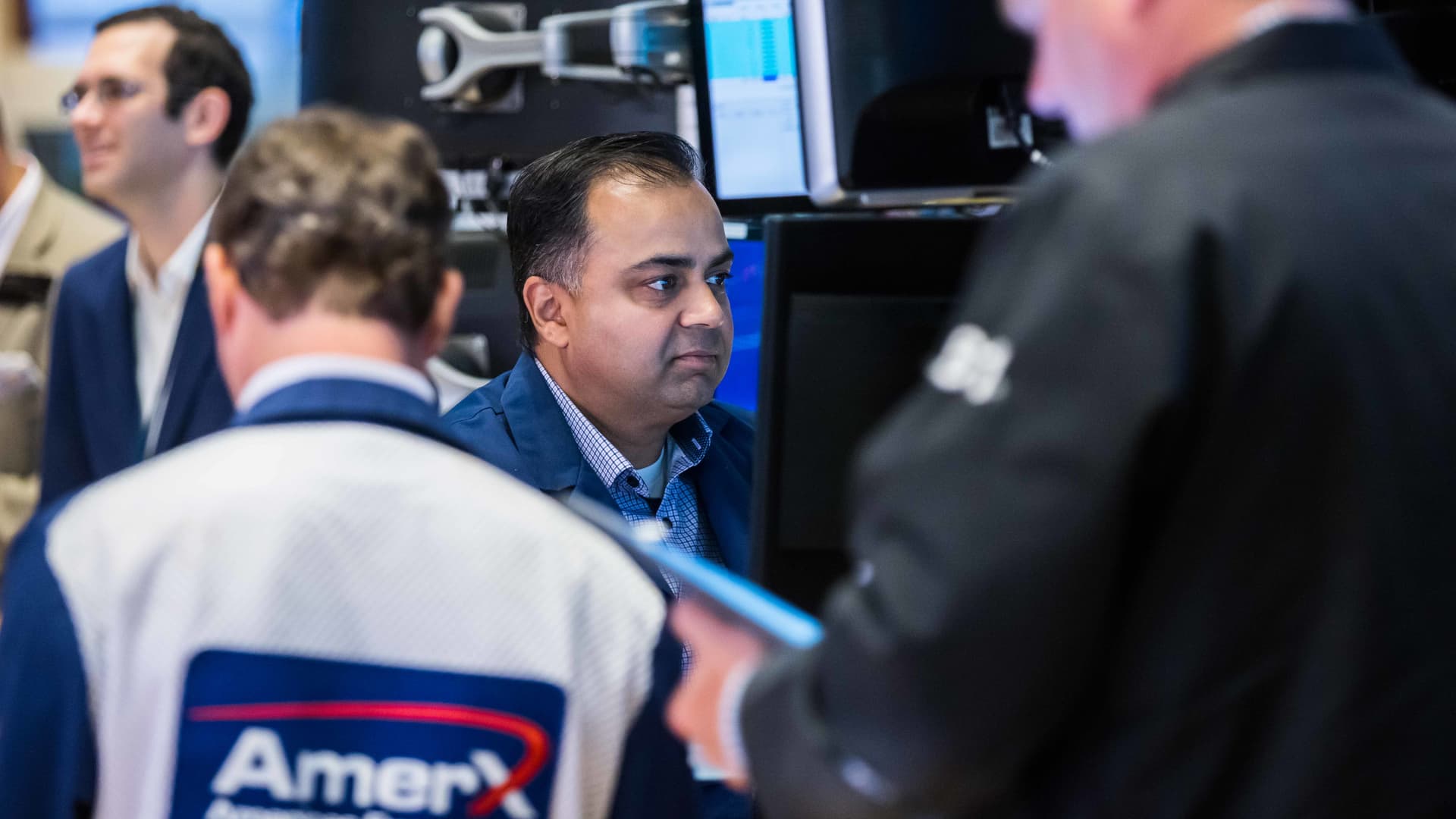 Apple's Product Unveiling Fails to Impress, Stock and Nasdaq Index Drop.