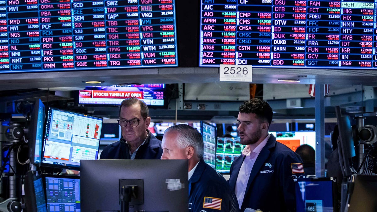 "Stock Market Stabilizes After S&P and Dow Experience Turbulent Losses"