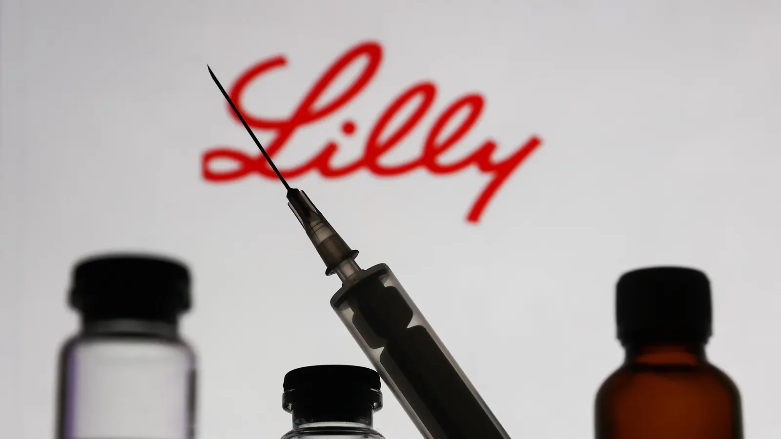 Featured image for Eli Lilly's Stock Drops Amidst Mixed Results and New Weight Loss Pill Developments