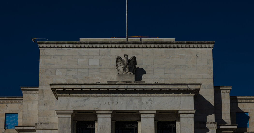 Fed Minutes Reveal Cautious Approach to Gradual Rate Cuts Amid Inflation Concerns